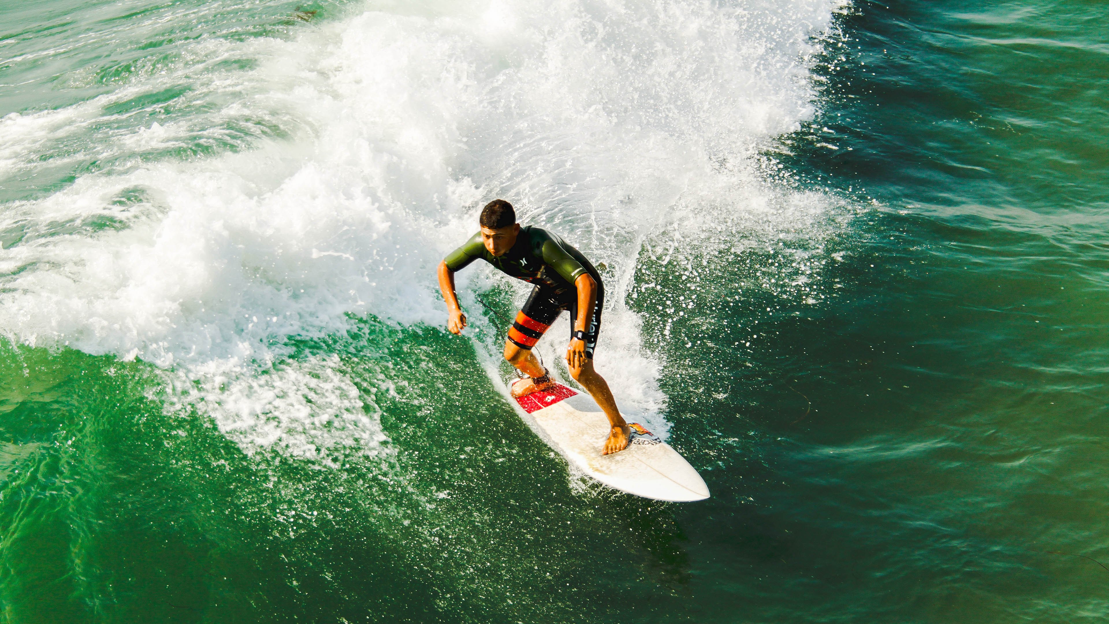 萨拉赫在TL比赛中反败为胜，领先优势明显引发热议！观众掌声雷动